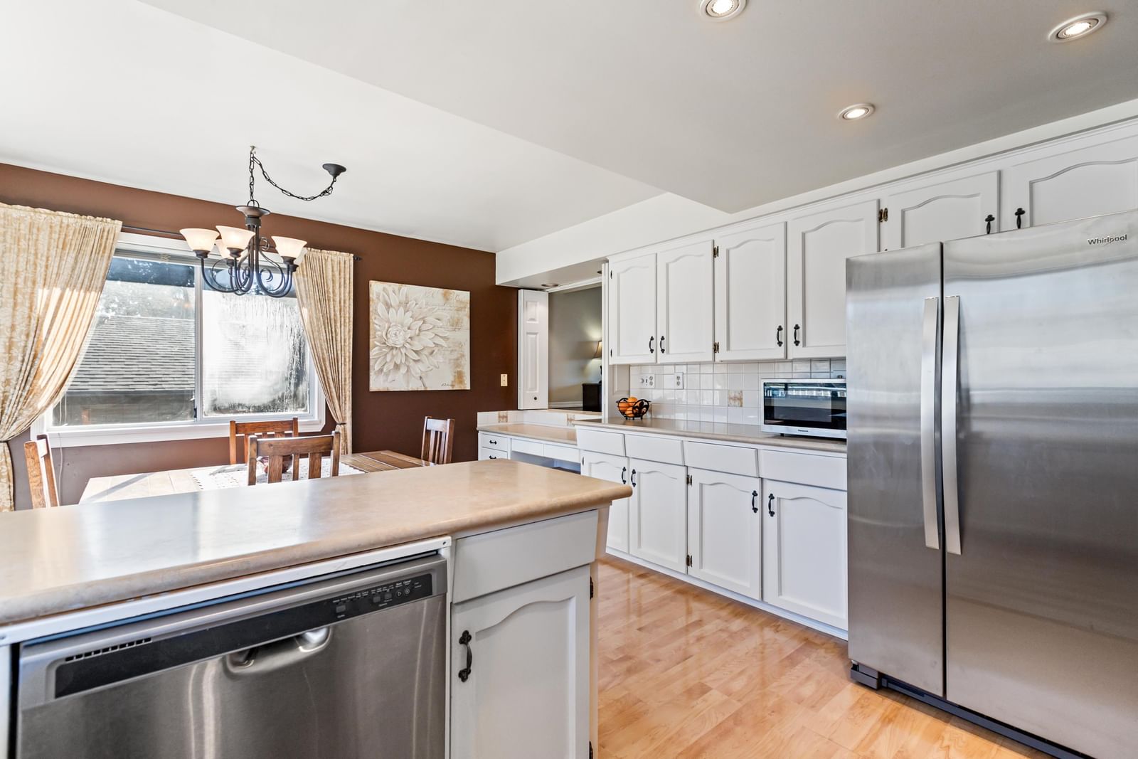 Listing Image 11