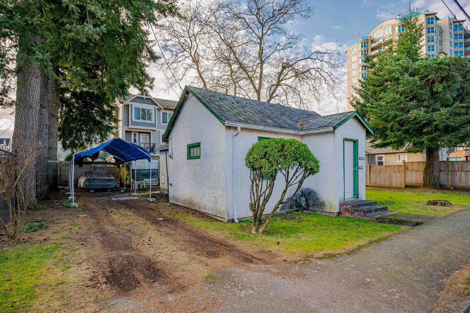 Listing Image 4