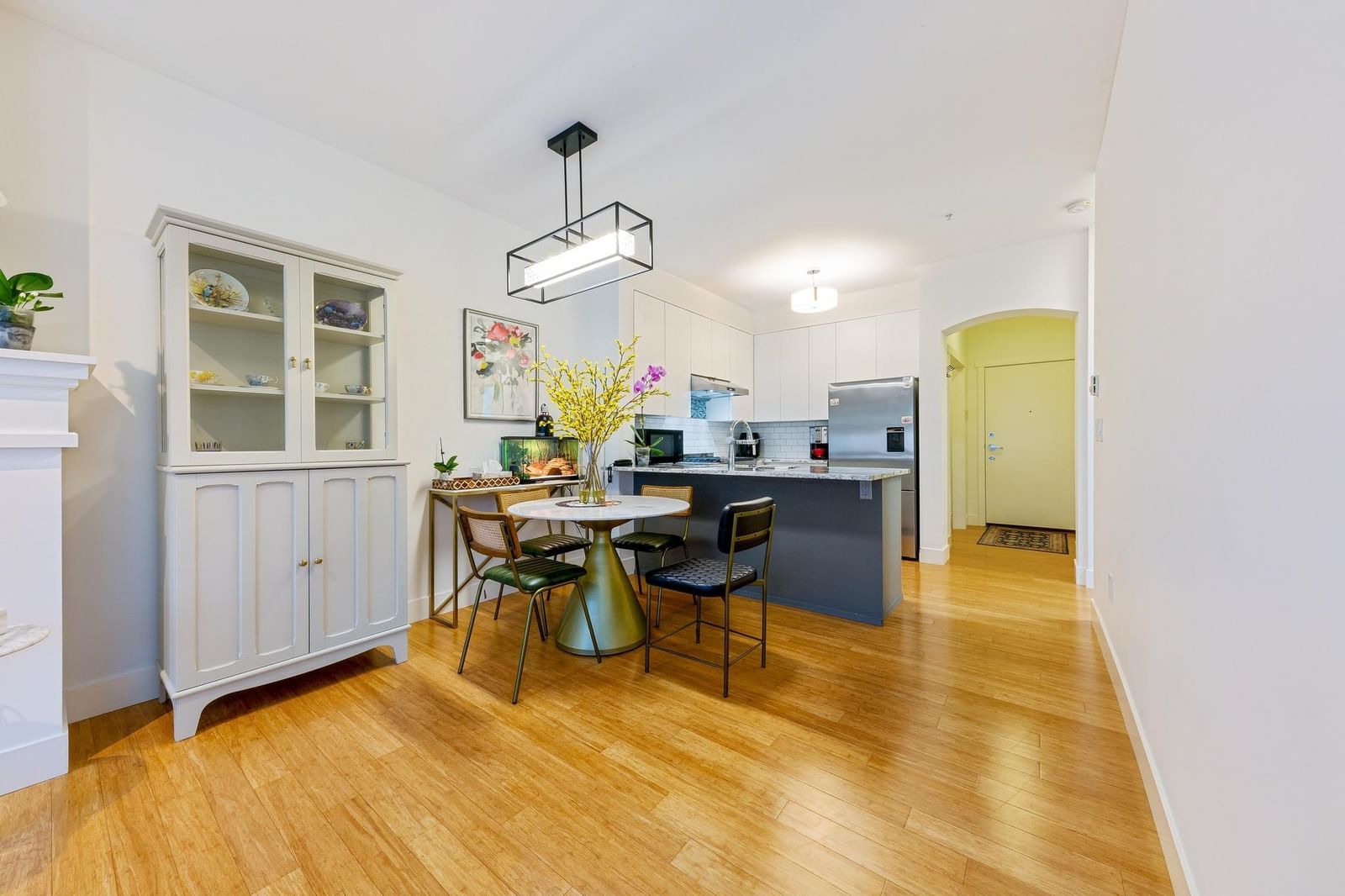 Listing Image 5