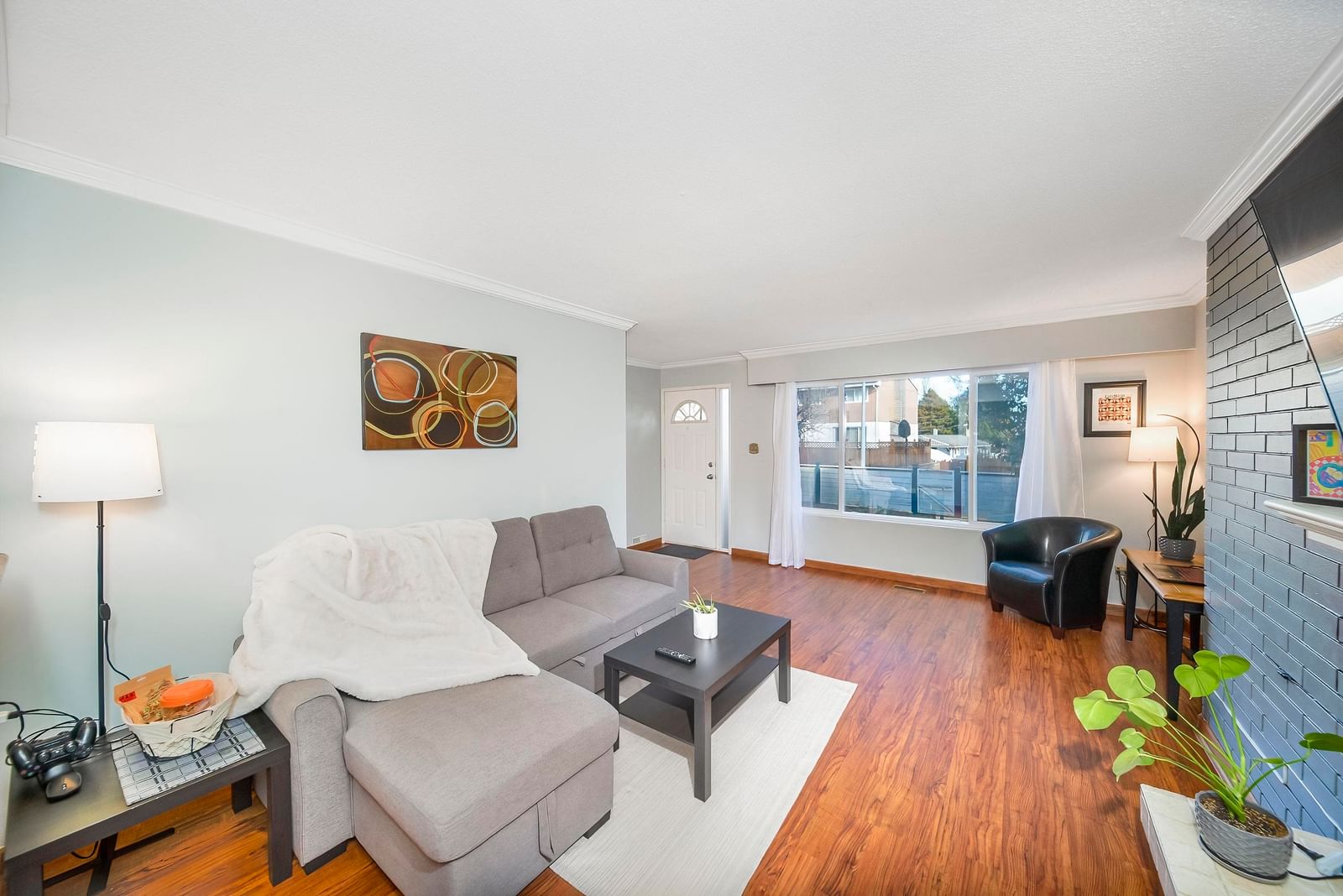 Listing Image 4