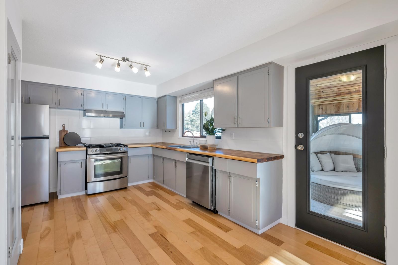 Listing Image 11