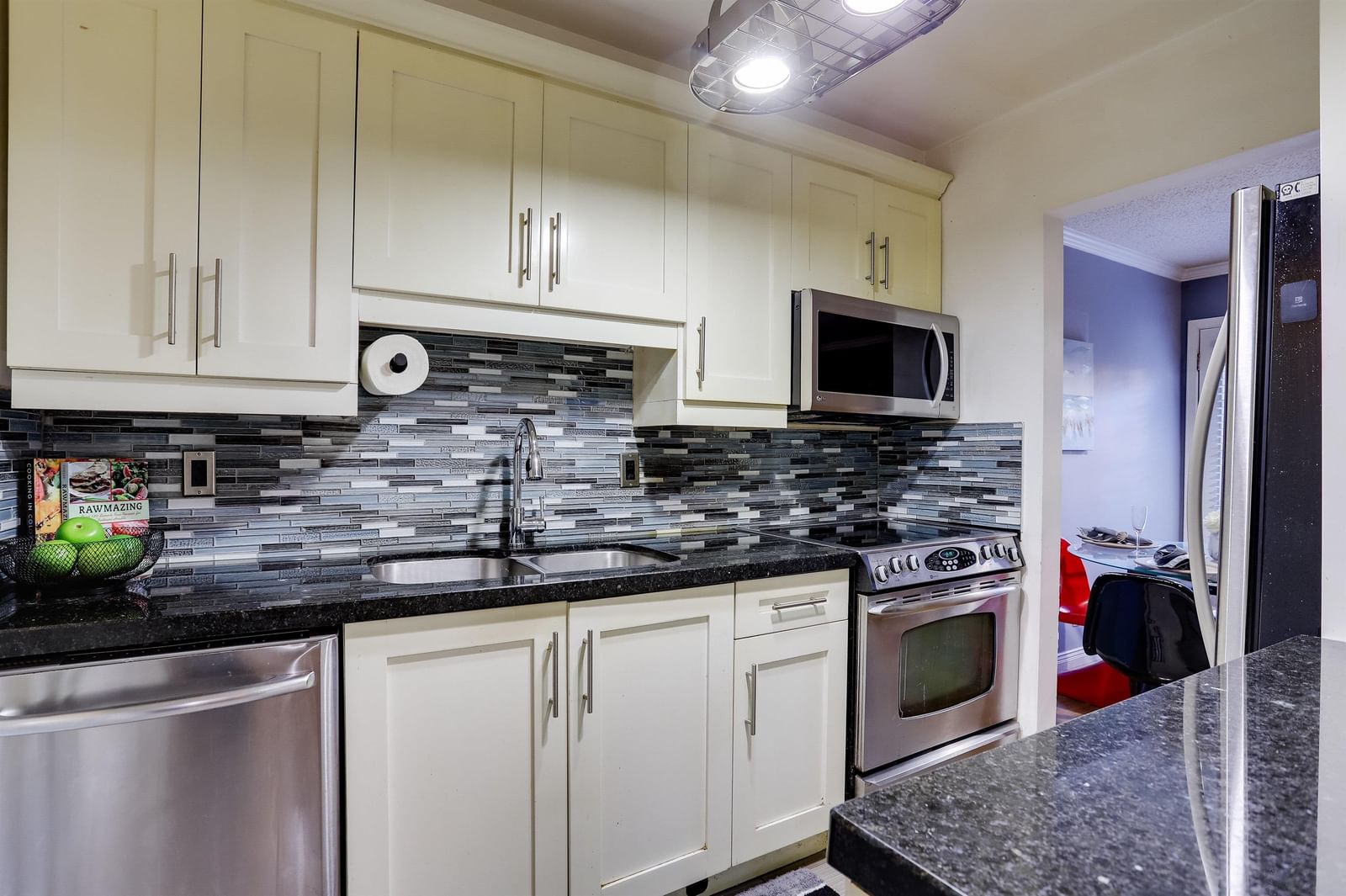 Listing Image 11