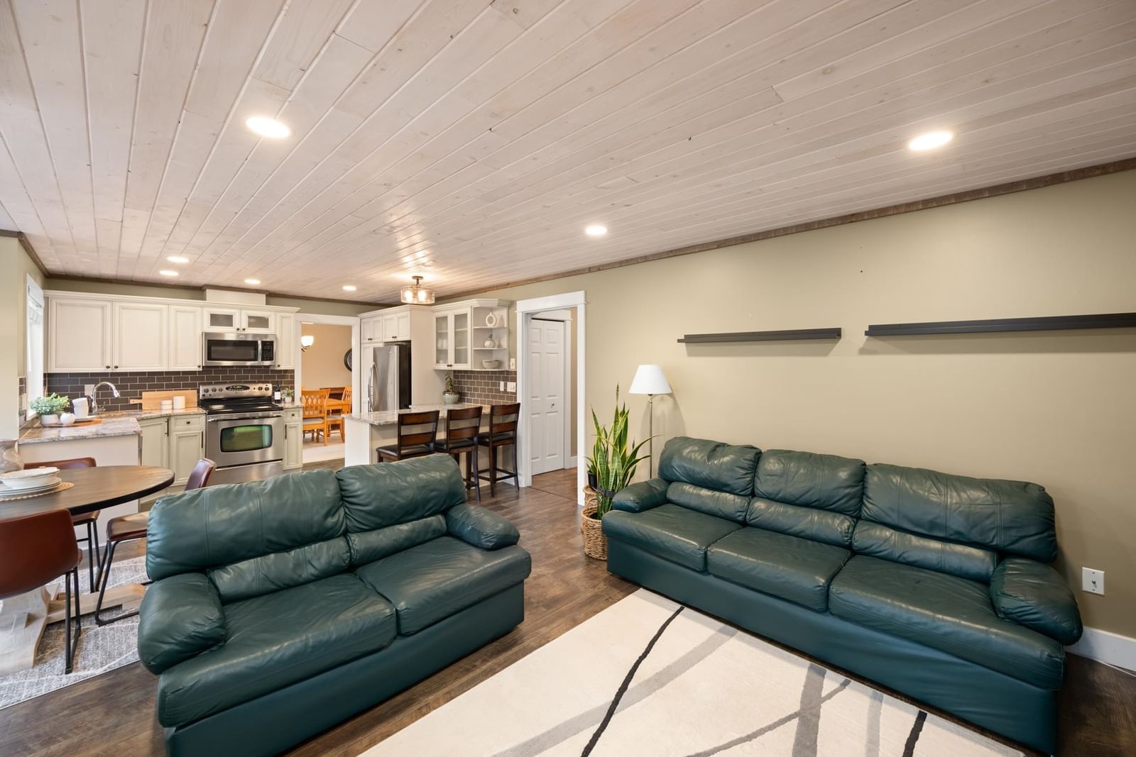 Listing Image 14