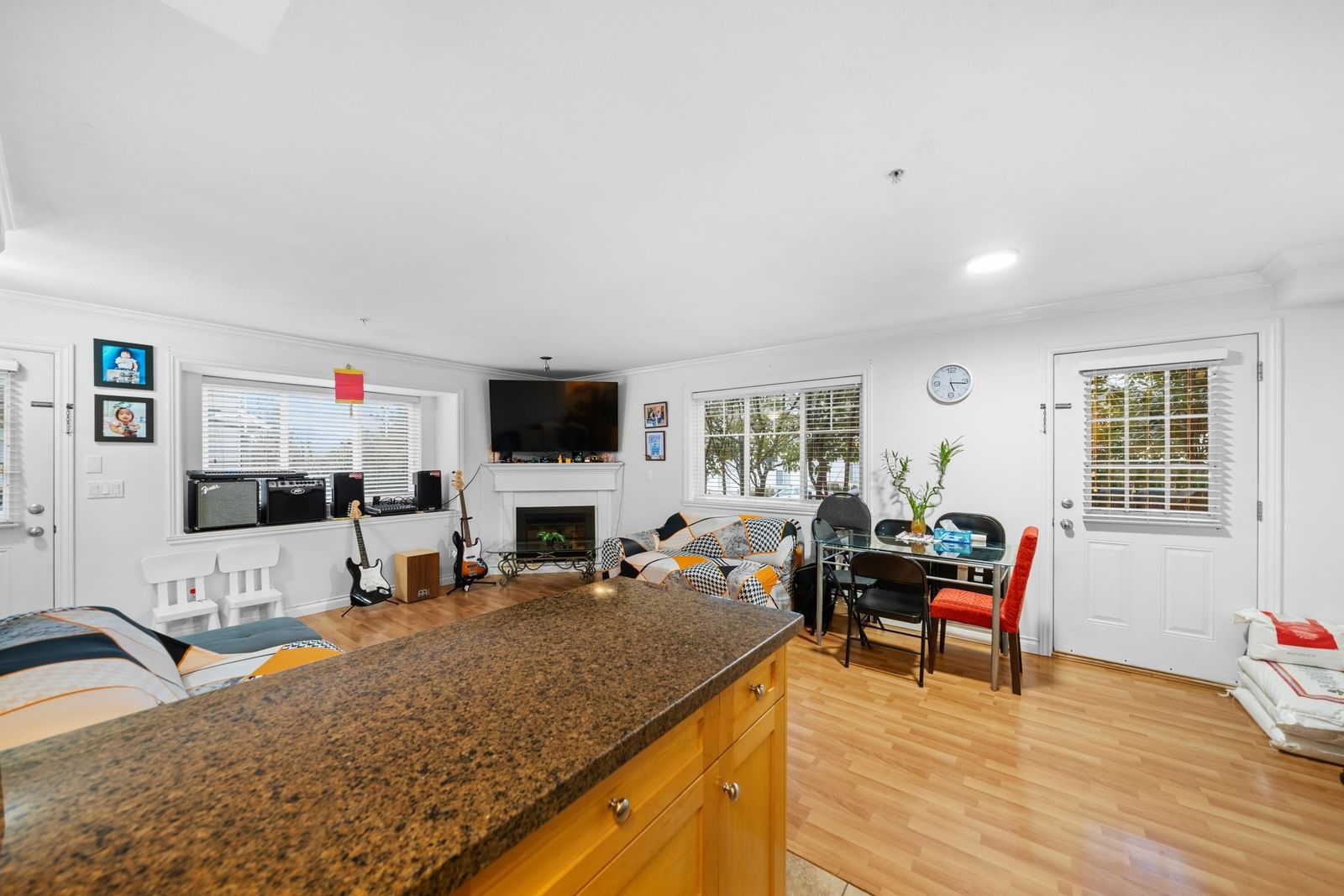 Listing Image 12