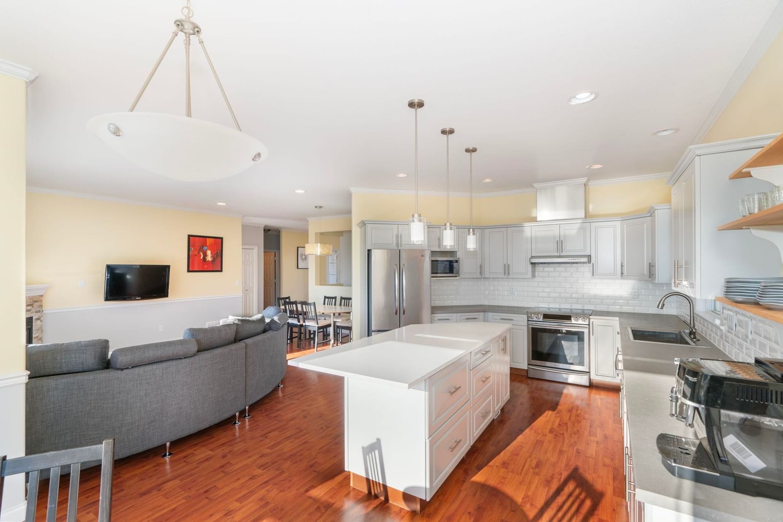 Listing Image 11