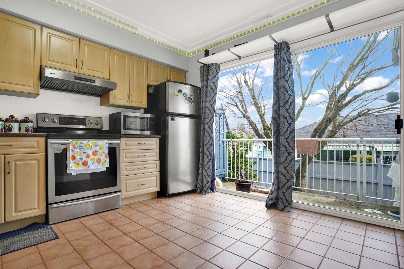 Listing Image 11