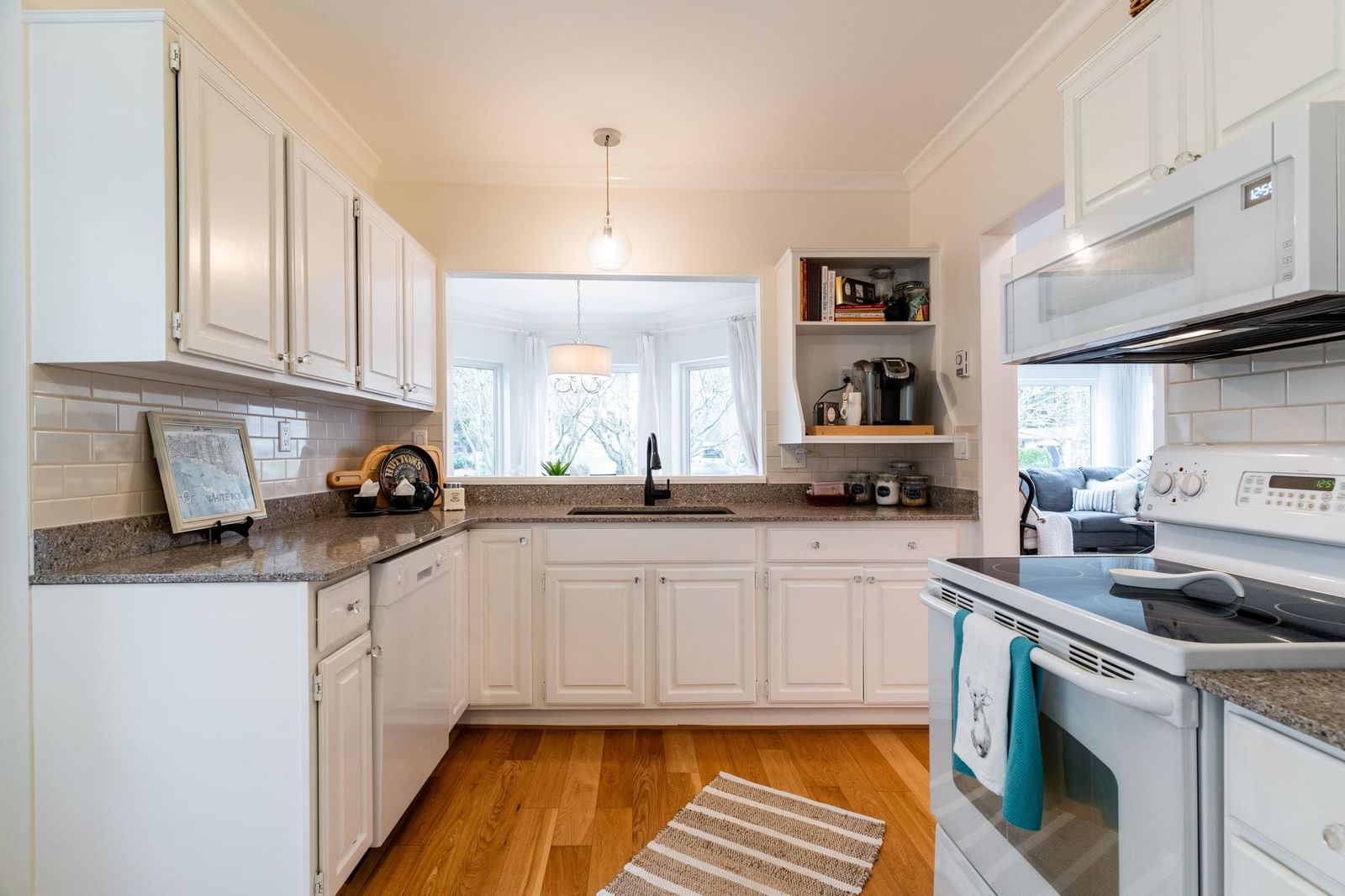 Listing Image 12