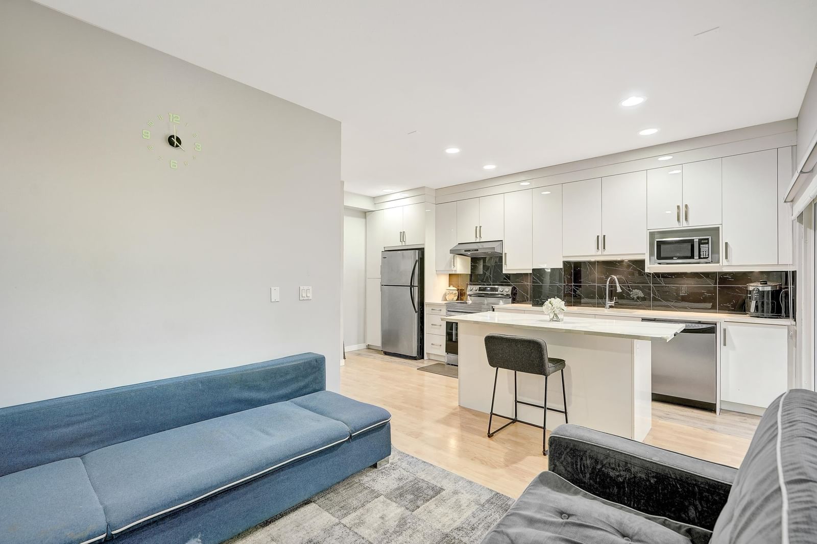 Listing Image 9