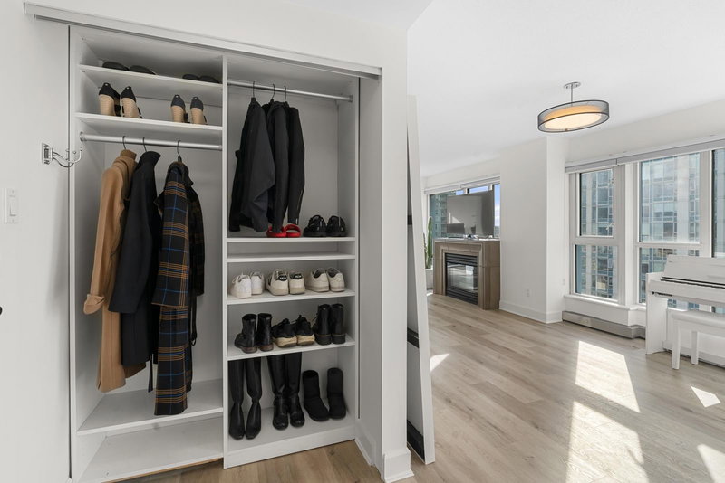 2604 - 183 Keefer Place, Vancouver, V6B 6B9 | Image 2