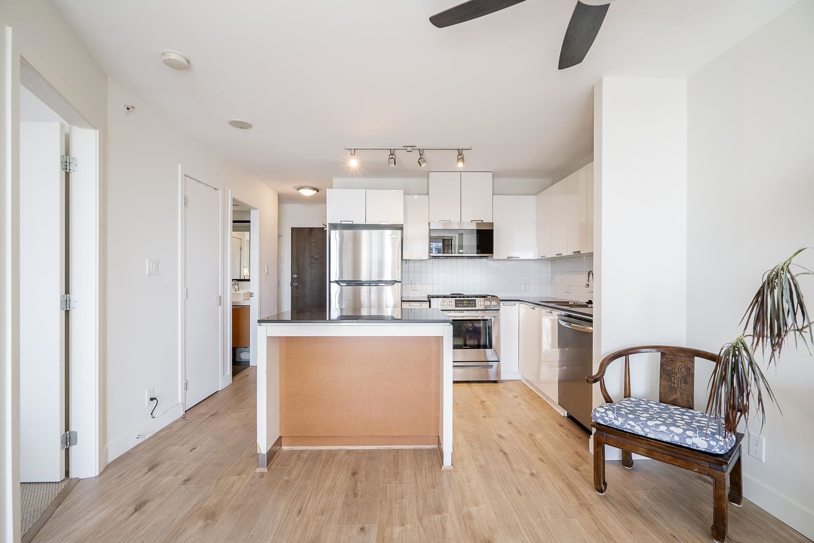 Listing Image 9