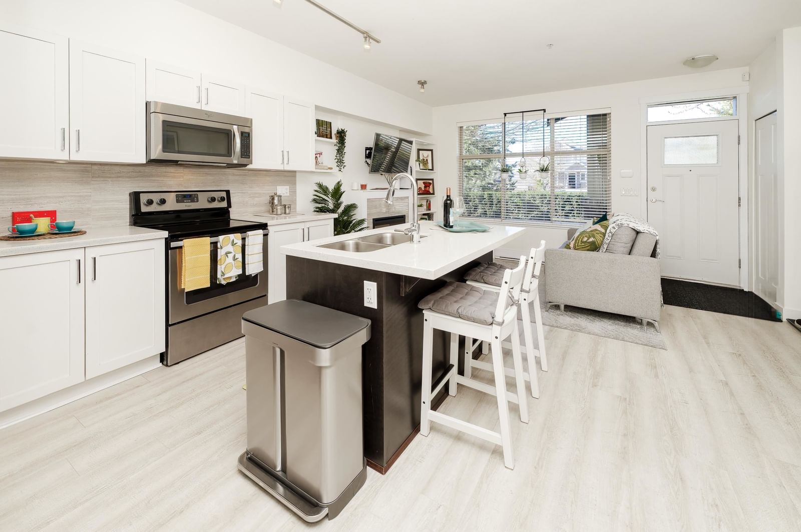 Listing Image 11