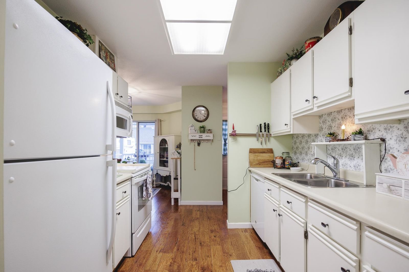 Listing Image 10