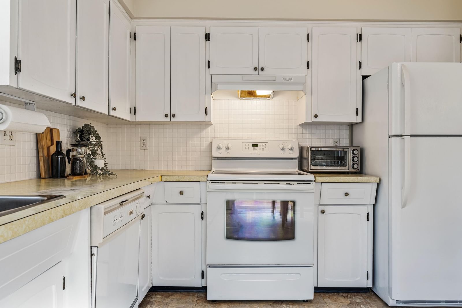 Listing Image 19