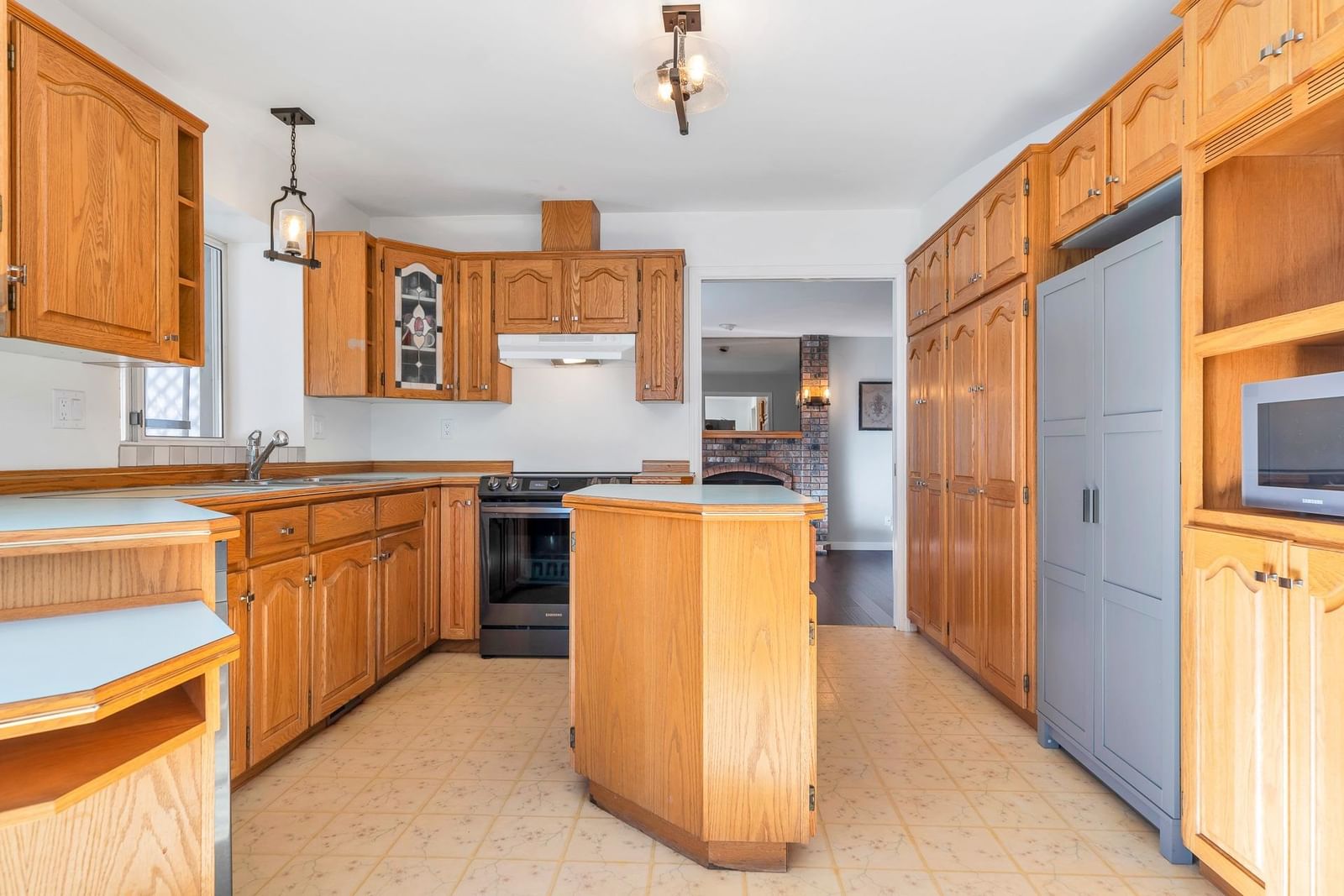 Listing Image 10