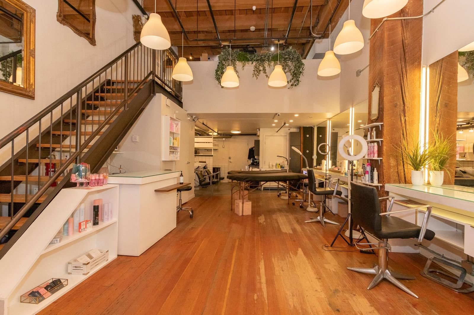 Listing Image 12