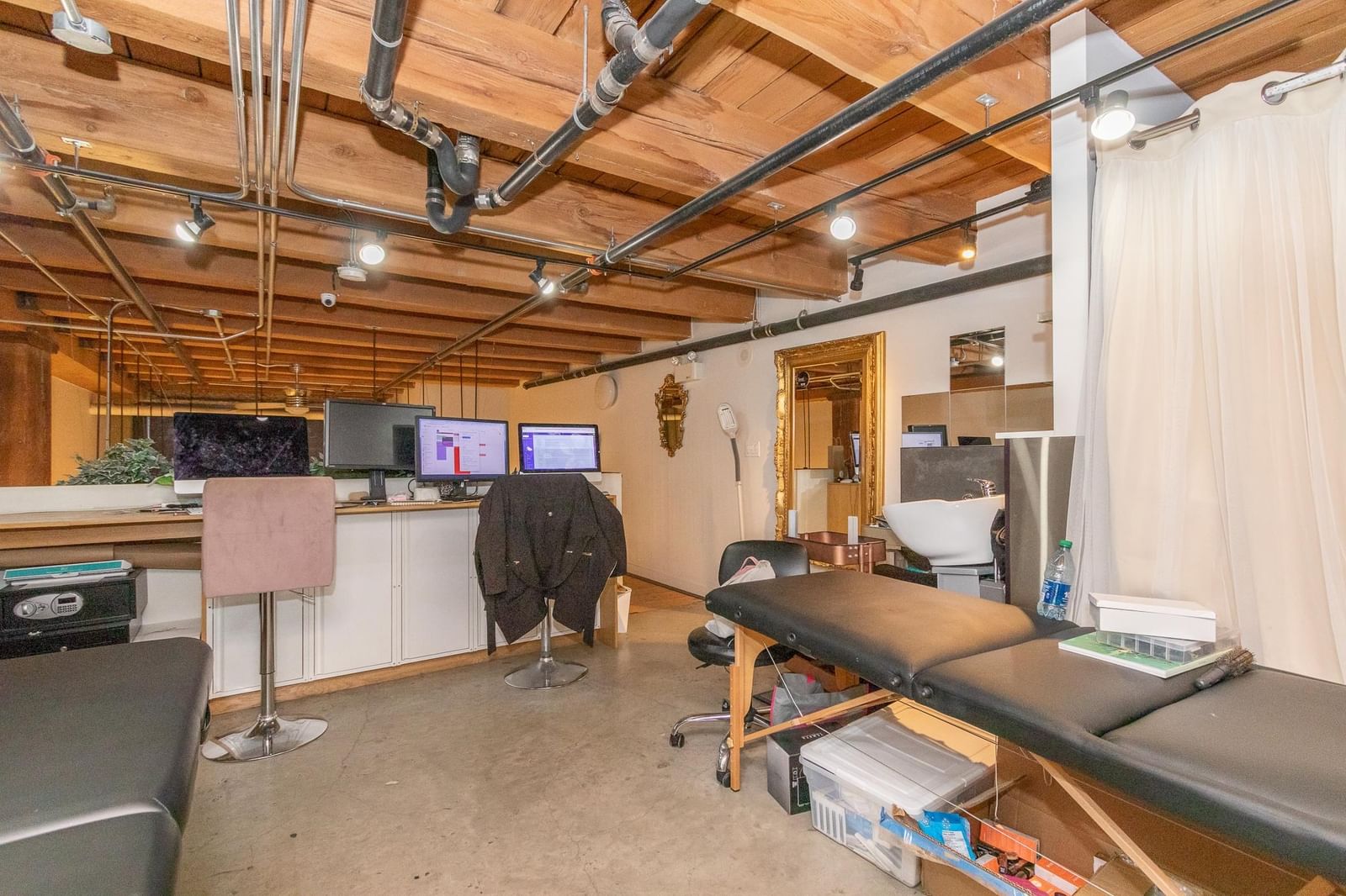 Listing Image 23