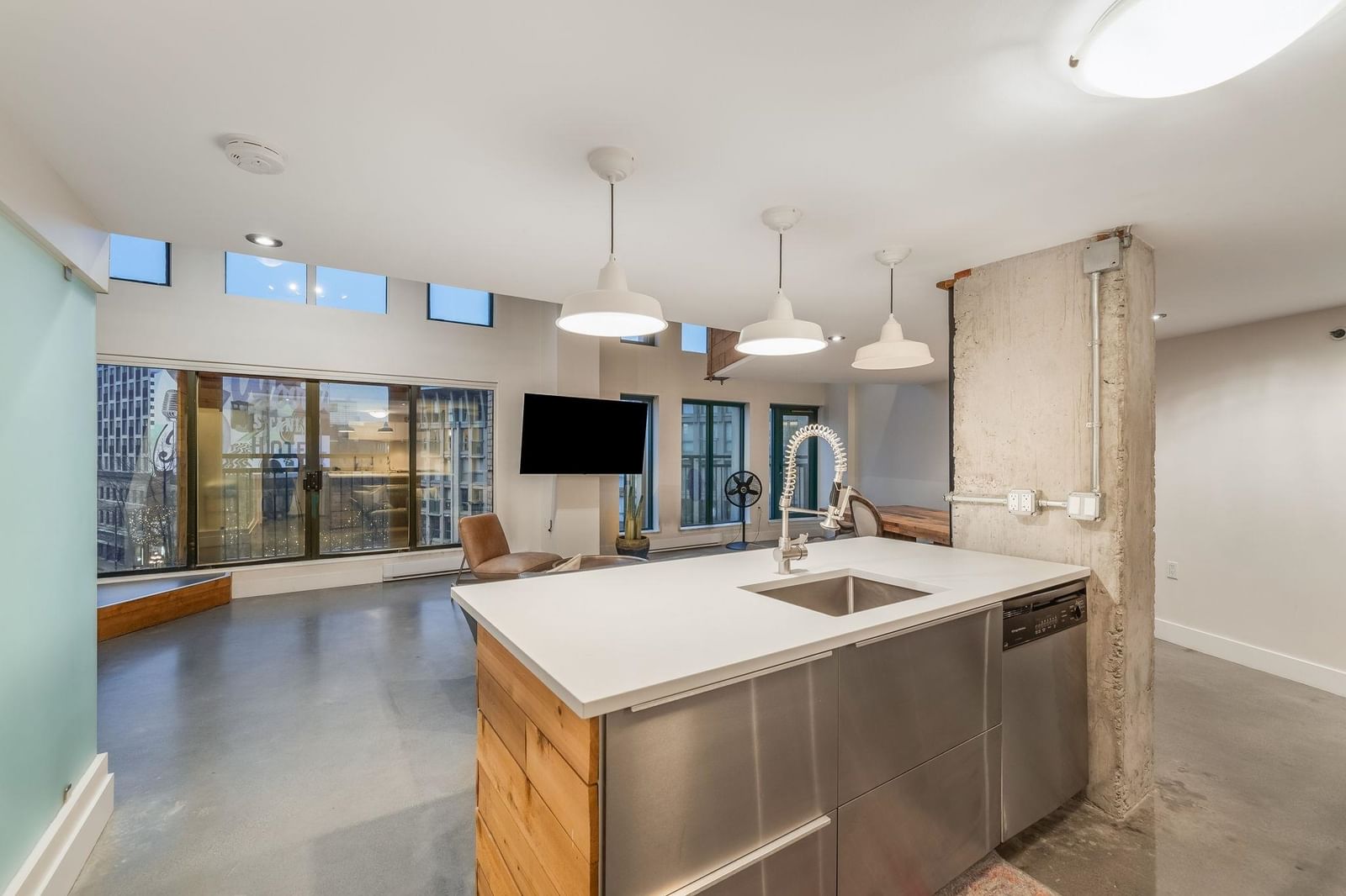 Listing Image 12
