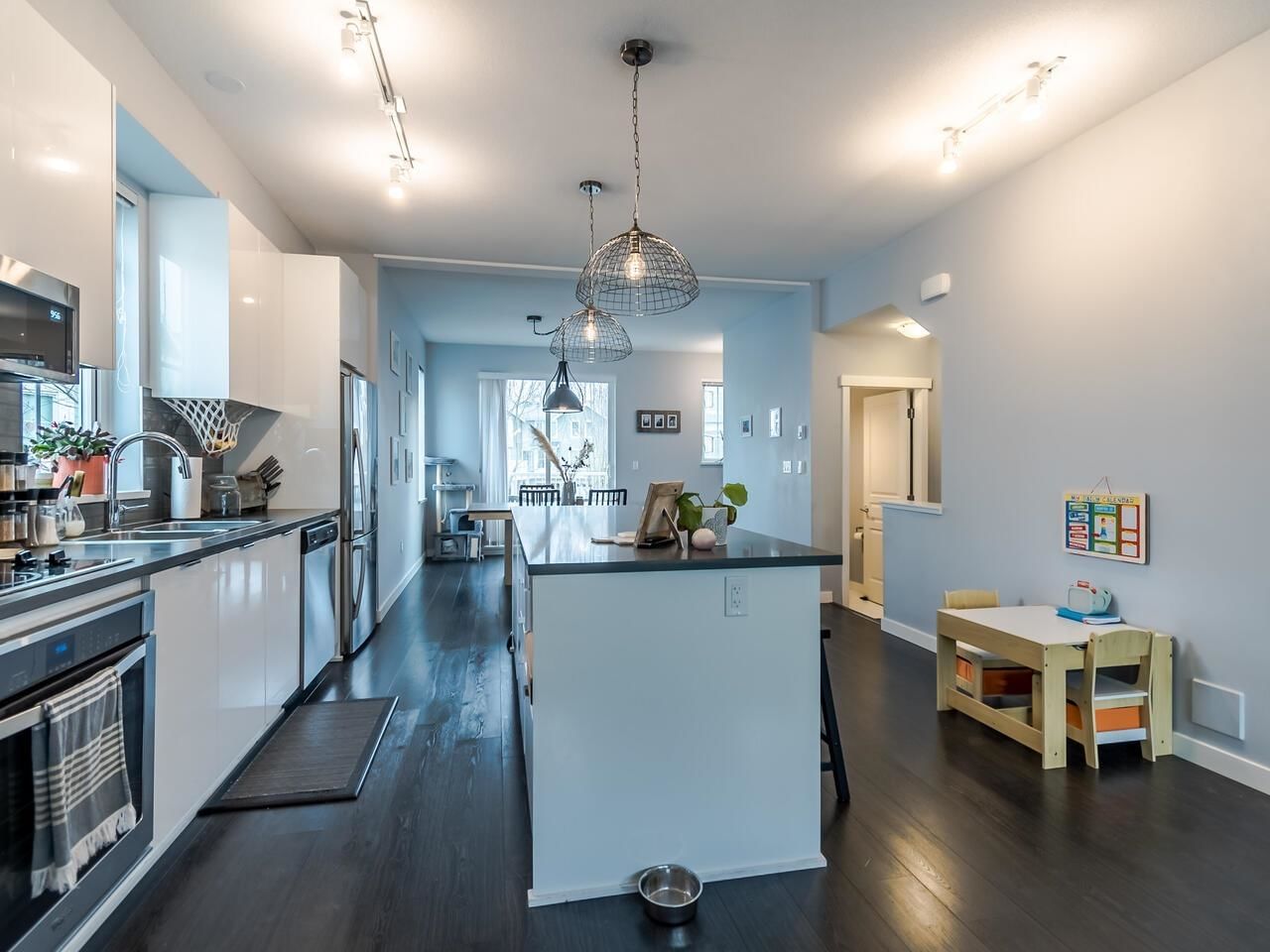 Listing Image 10