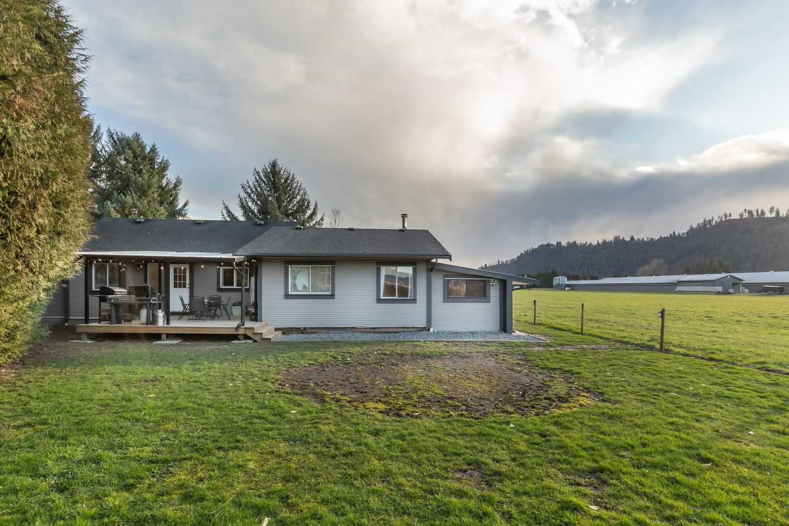 Listing Image 12