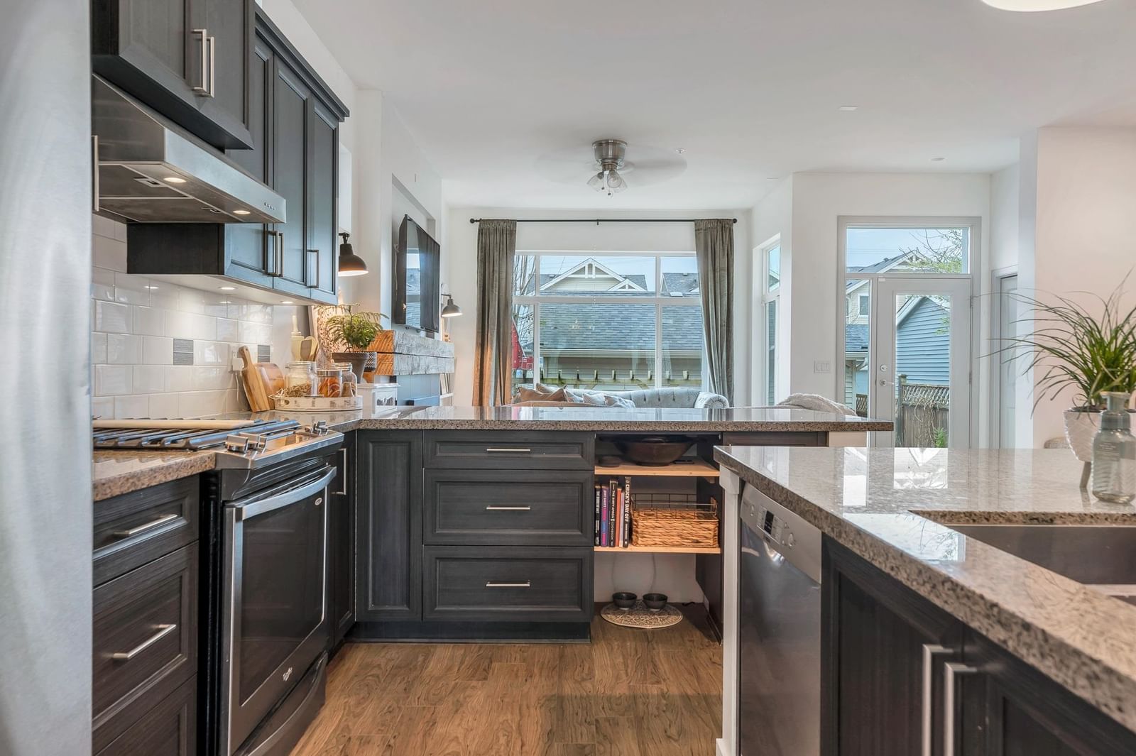 Listing Image 15