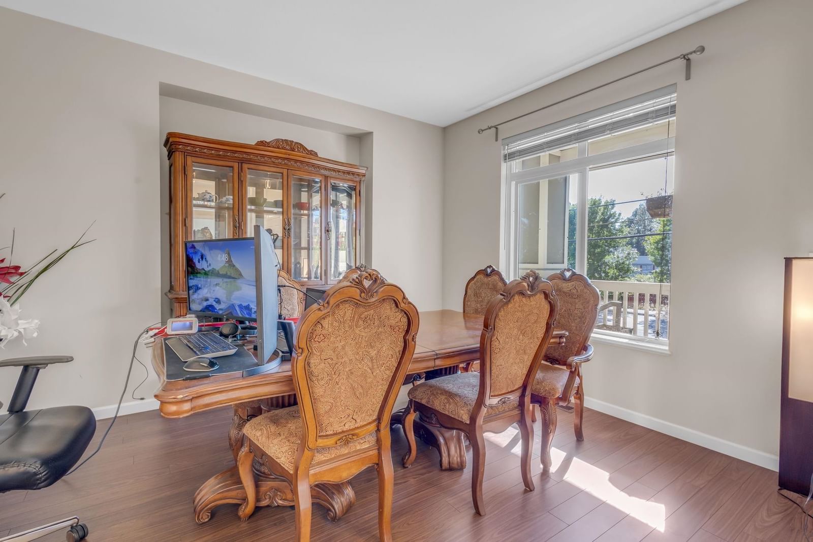 Listing Image 12