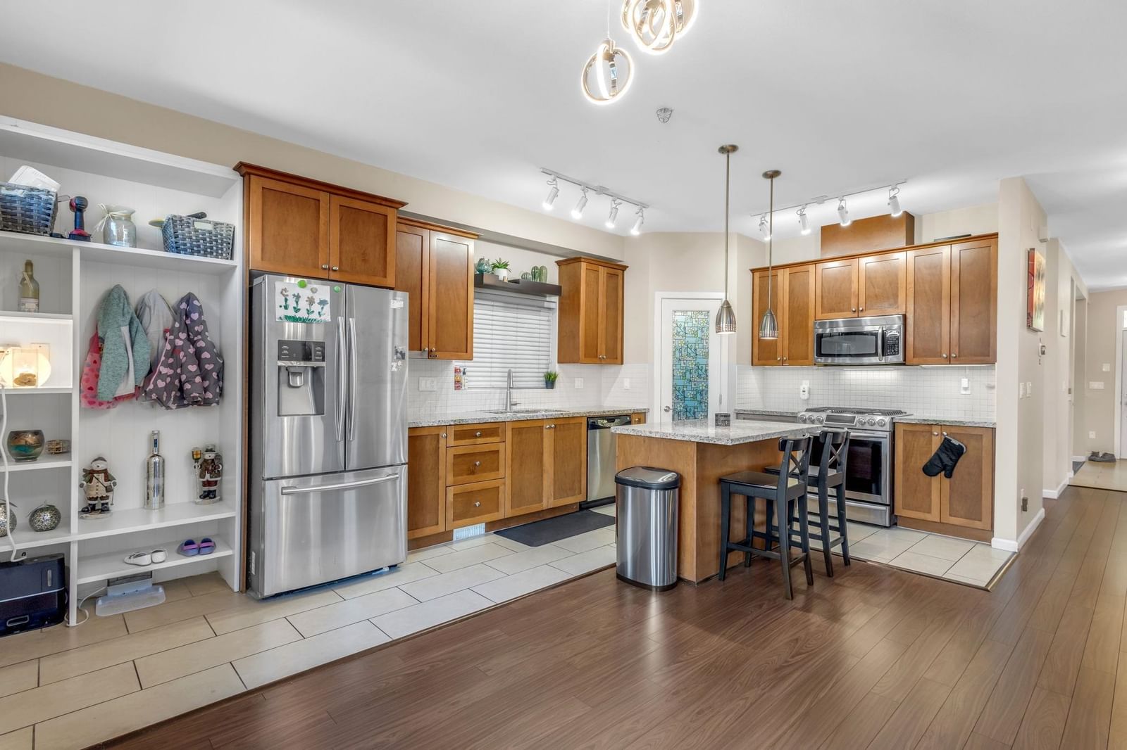 Listing Image 9