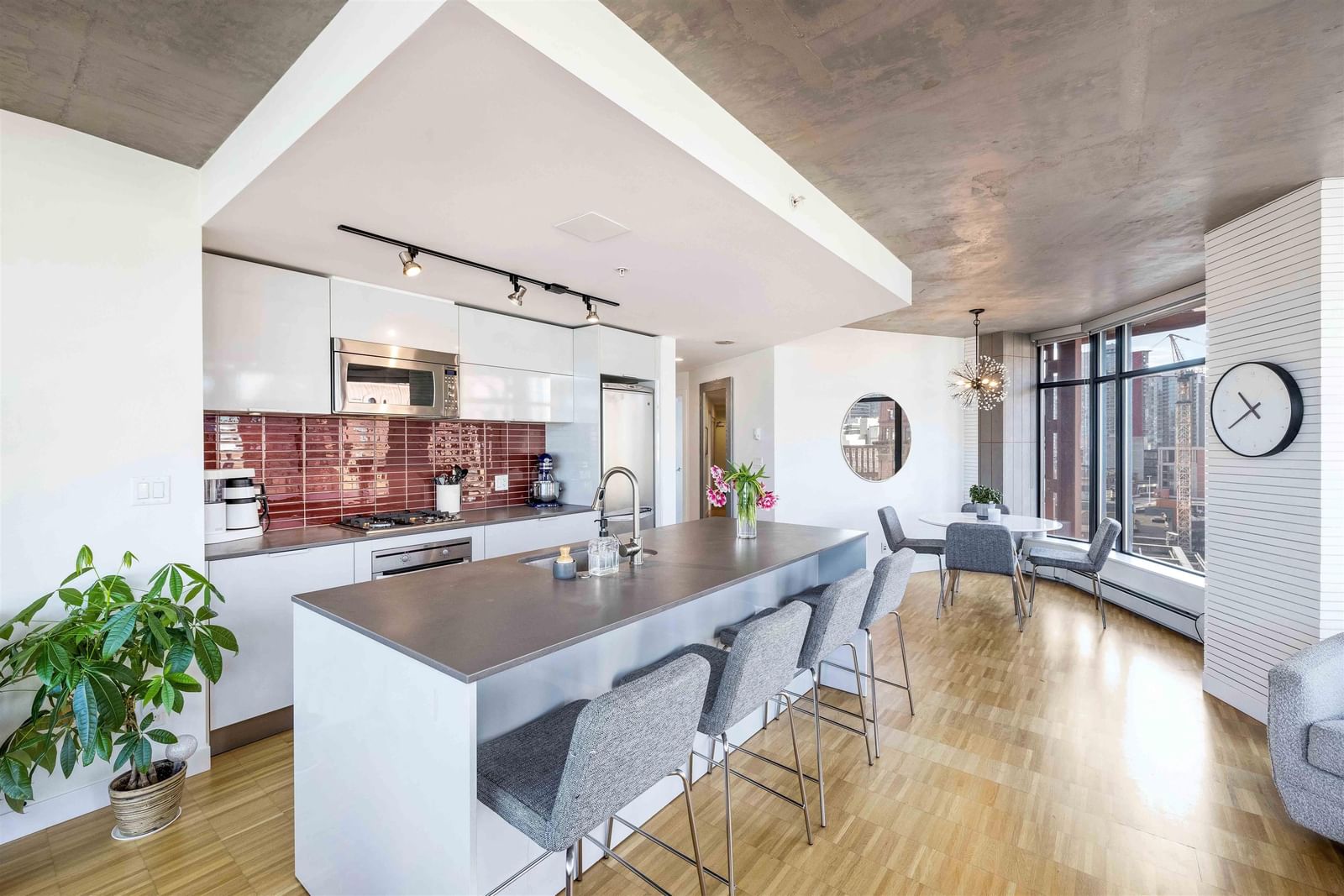 Listing Image 10
