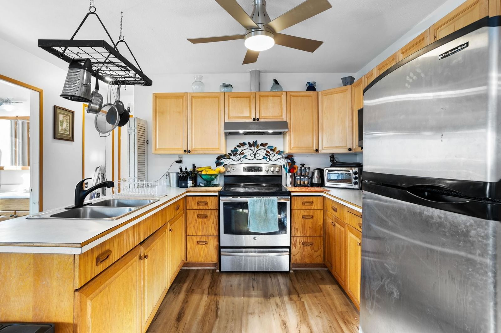 Listing Image 12