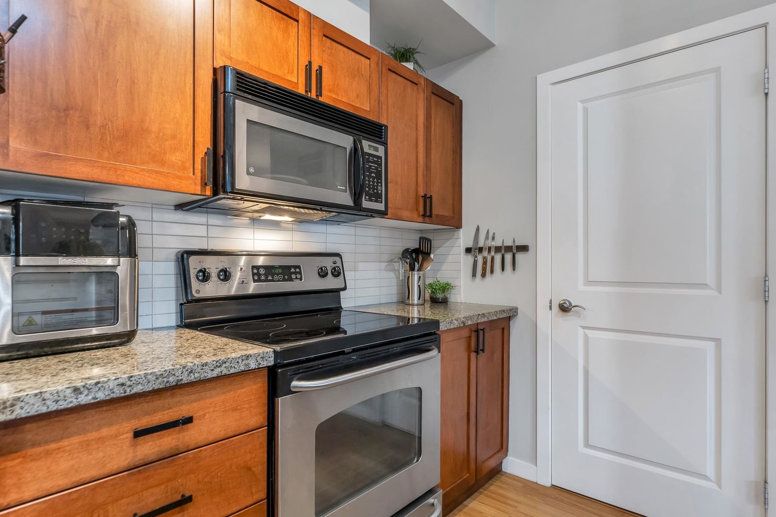 Listing Image 16