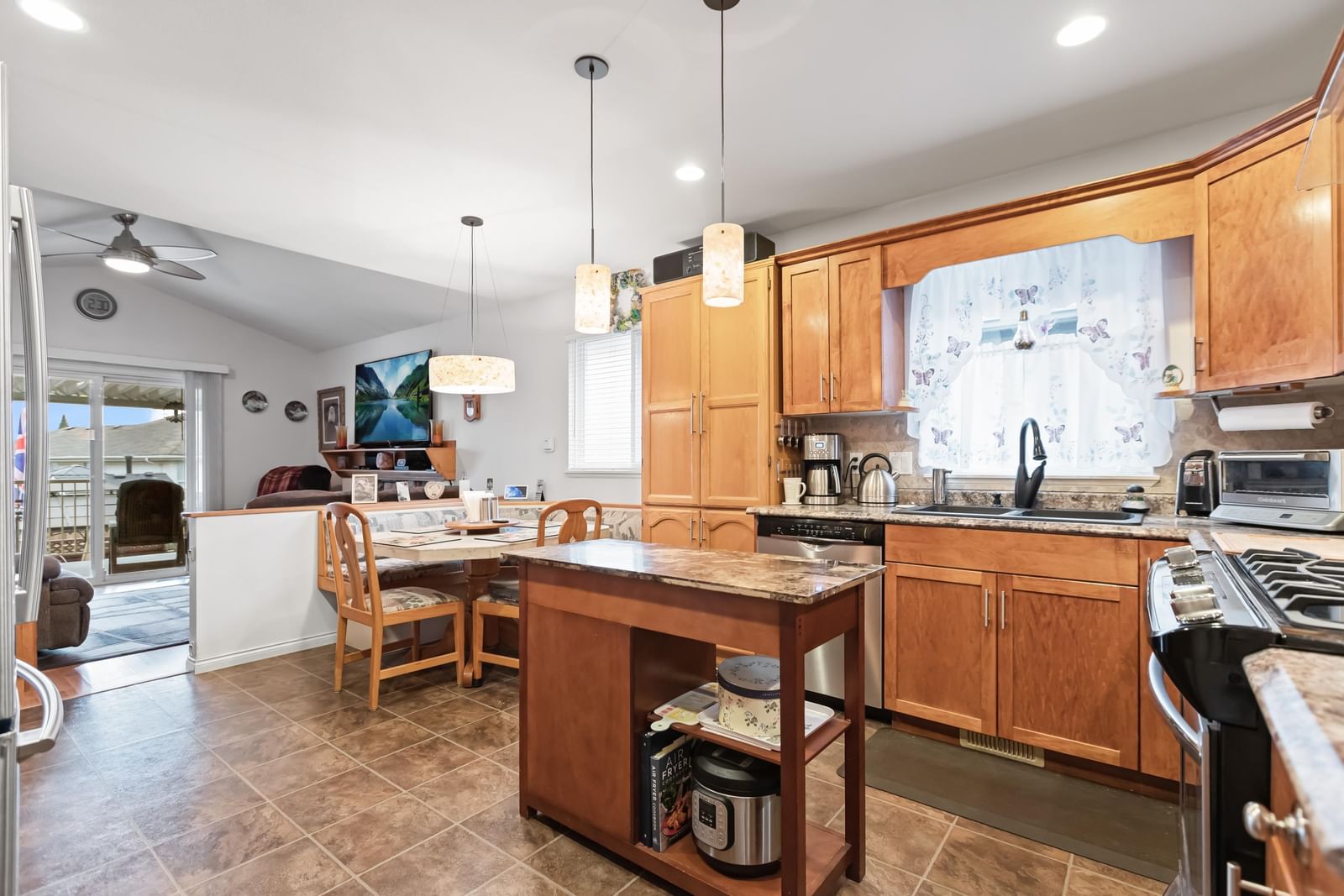 Listing Image 10