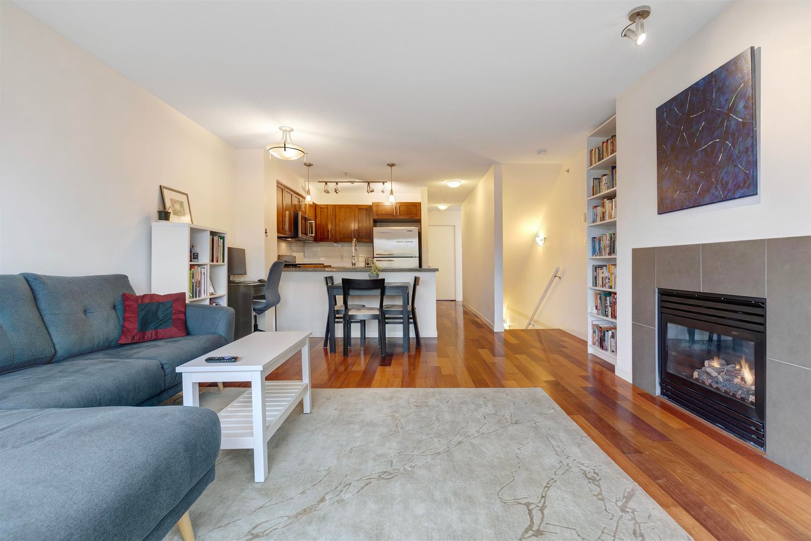 Listing Image 5