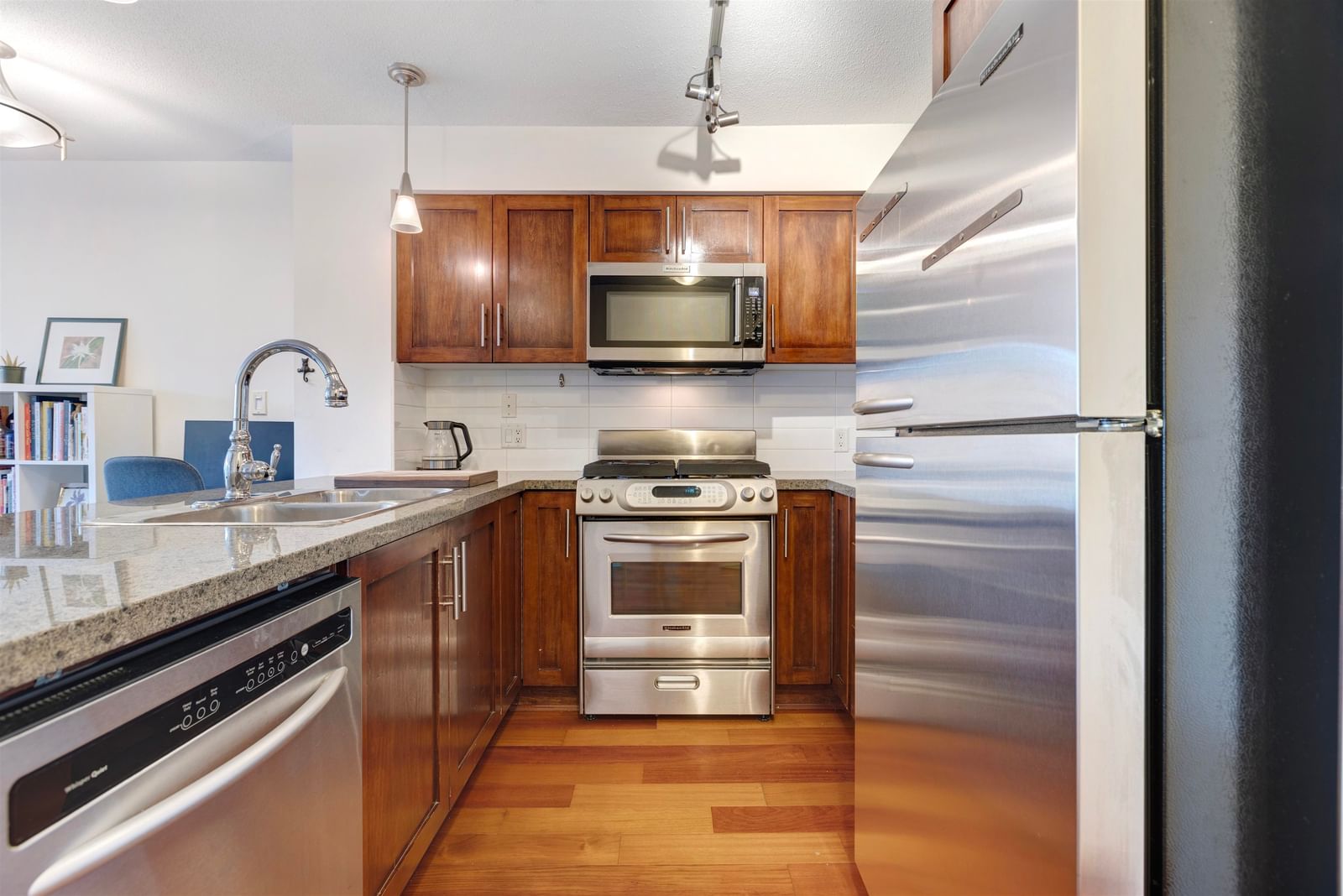 Listing Image 8