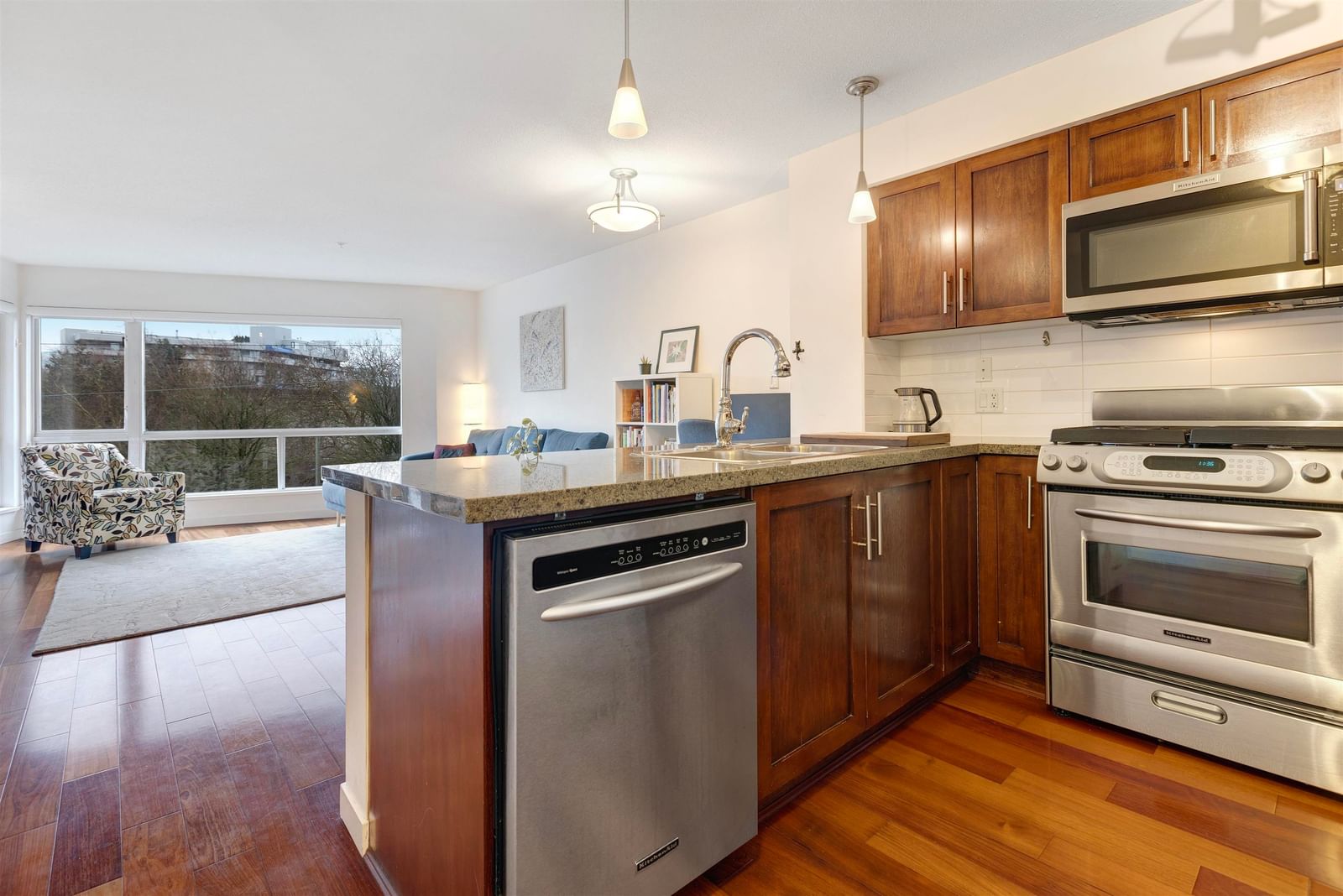 Listing Image 9