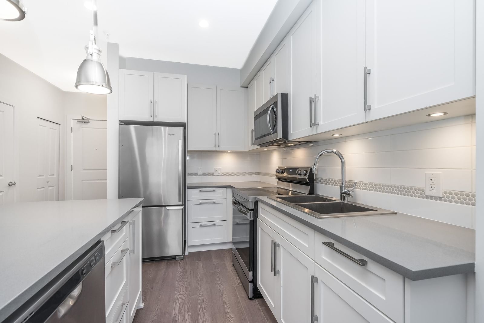 Listing Image 12