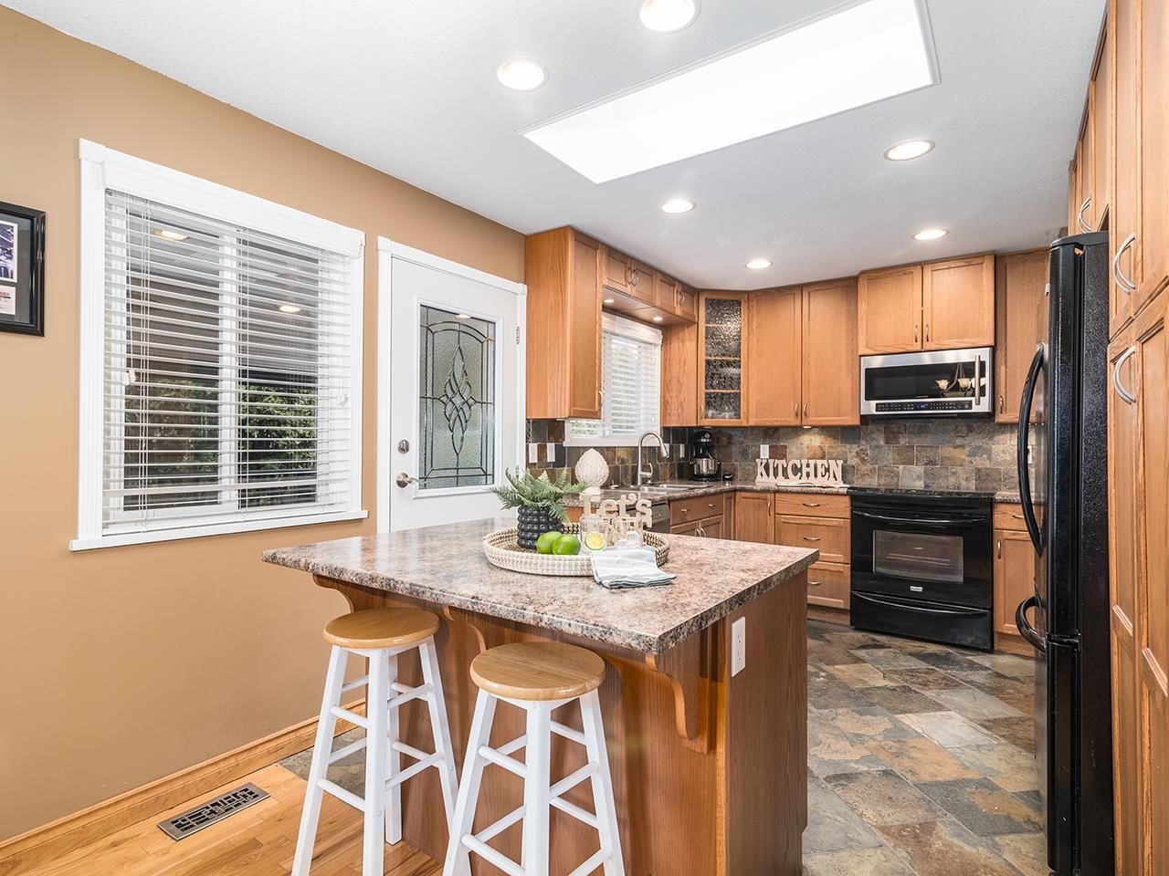 Listing Image 9