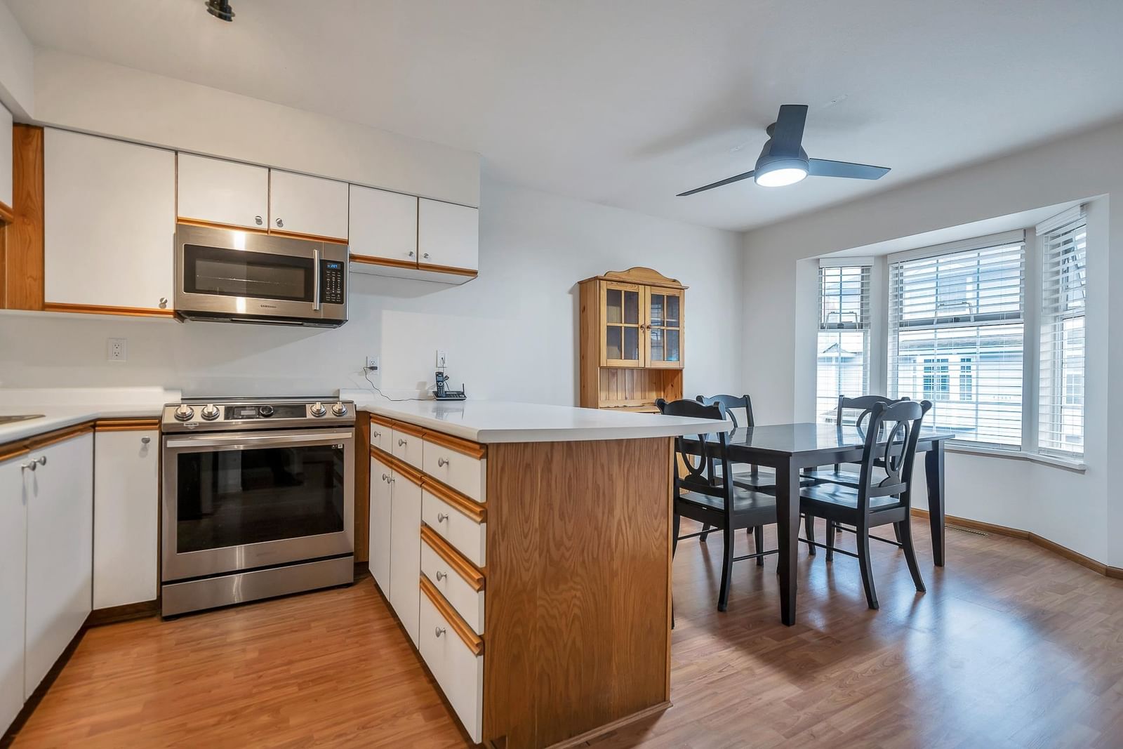 Listing Image 11