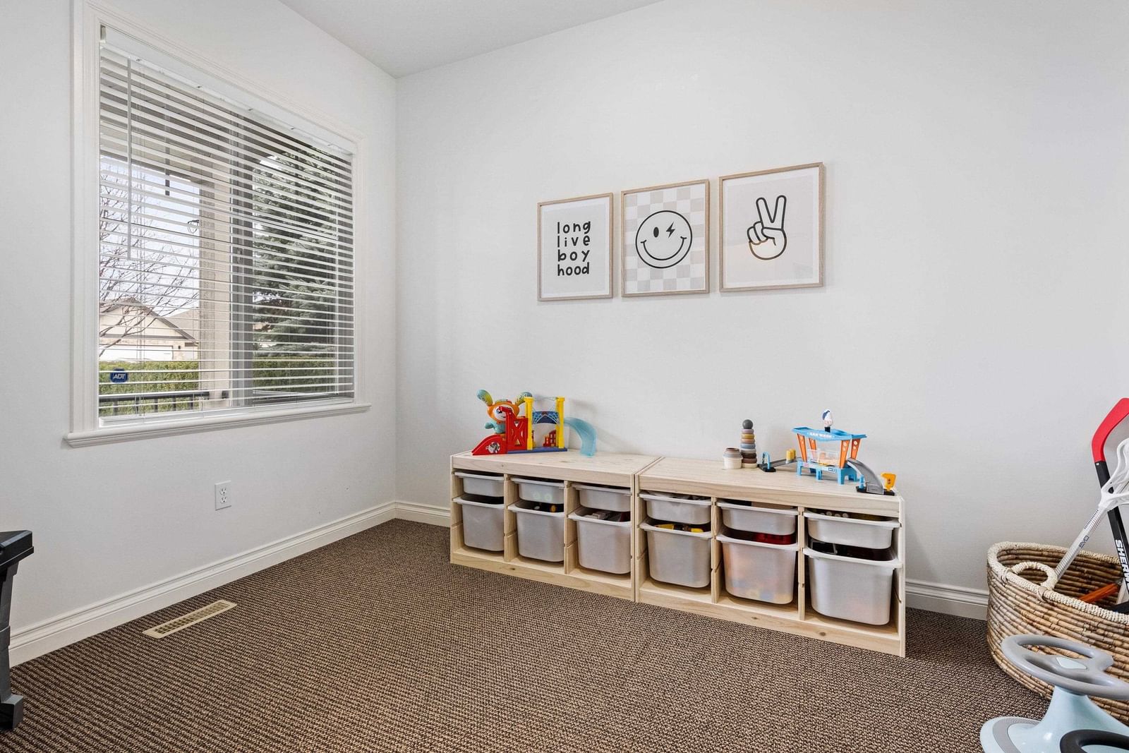 Listing Image 9