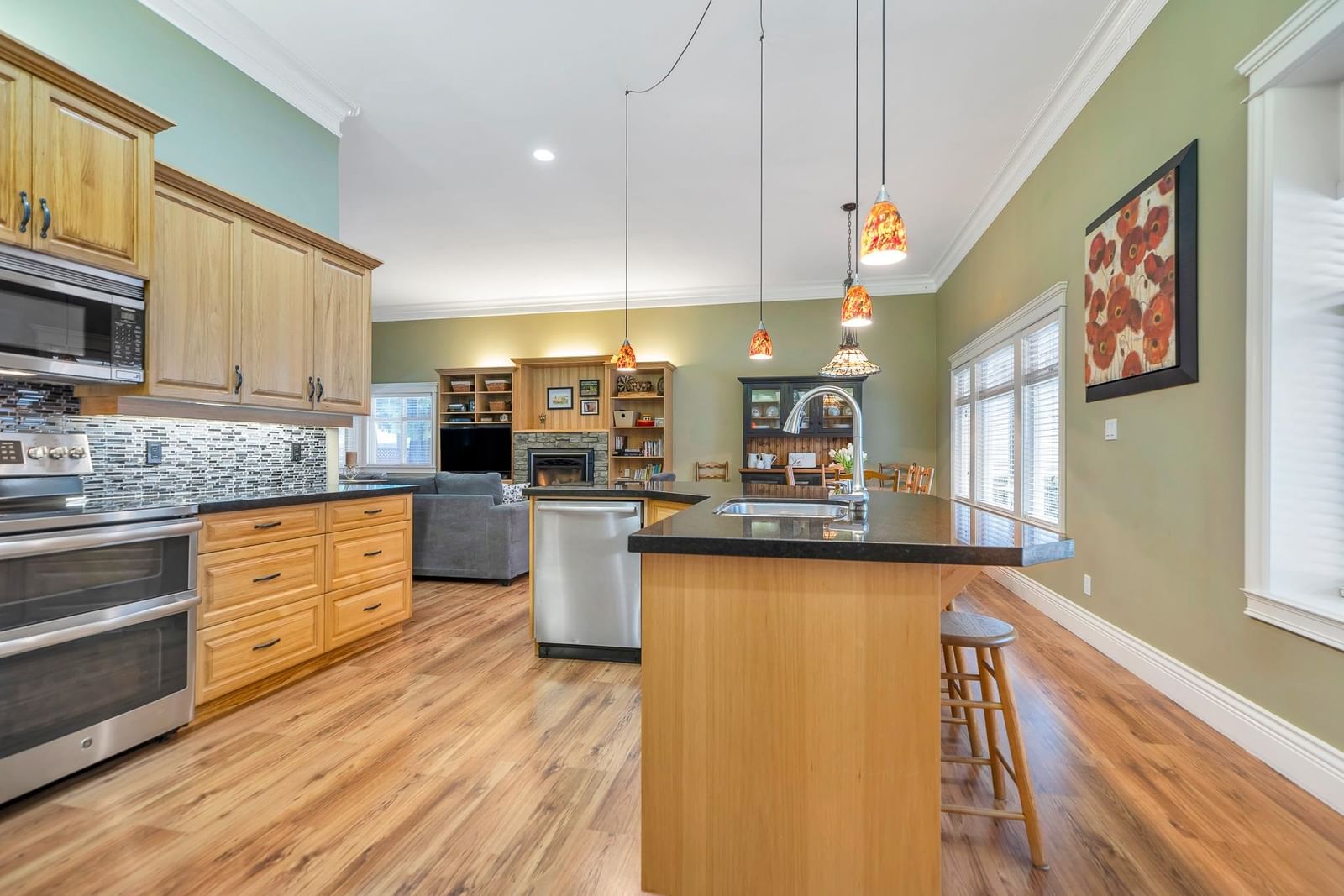 Listing Image 11