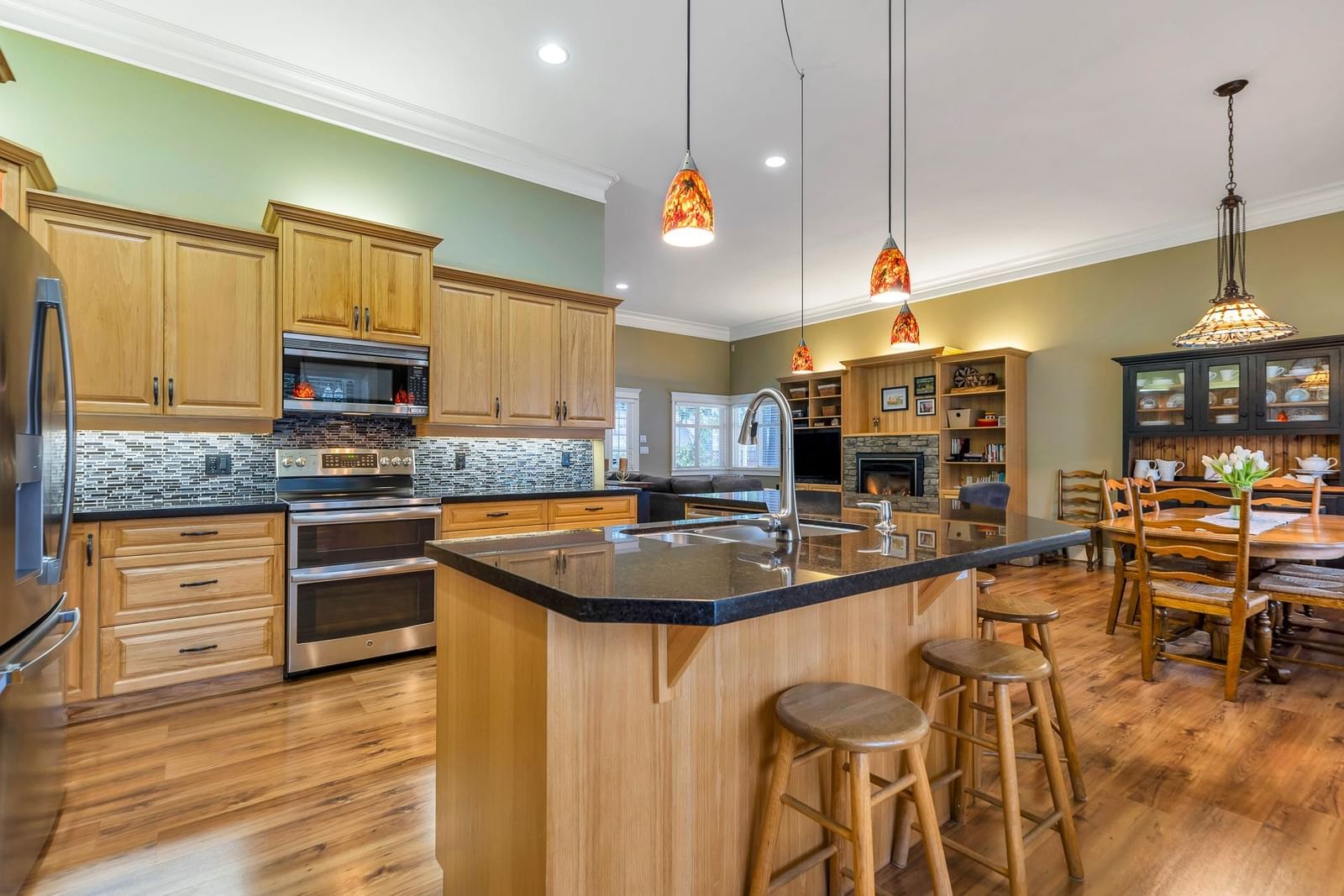 Listing Image 12