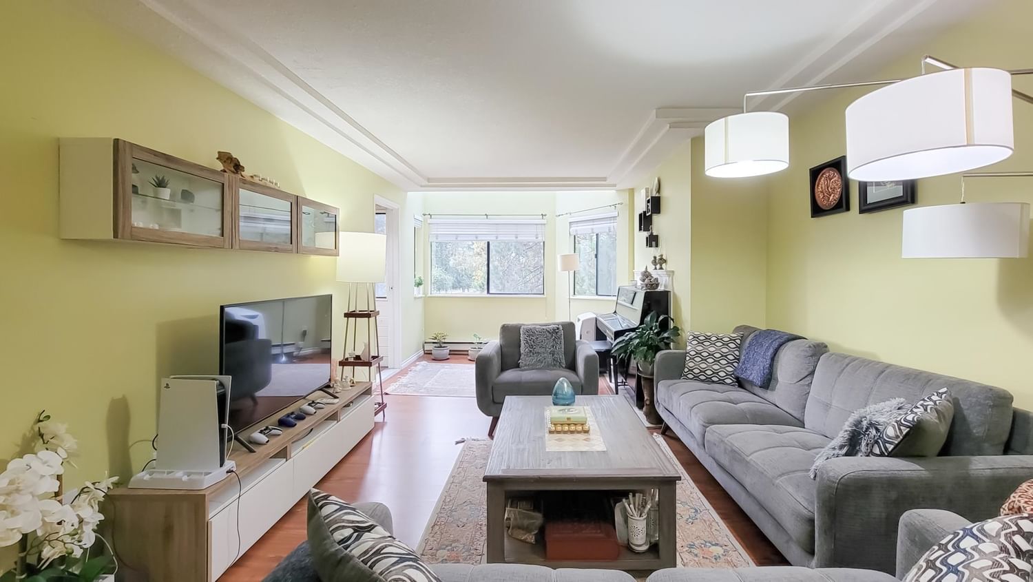 Listing Image 12
