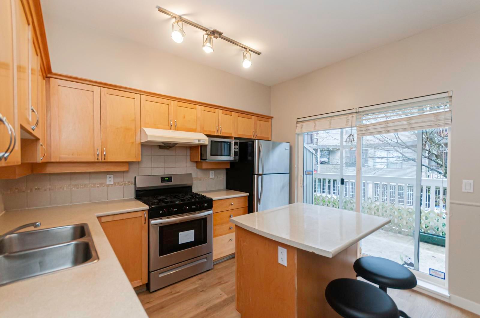 Listing Image 8