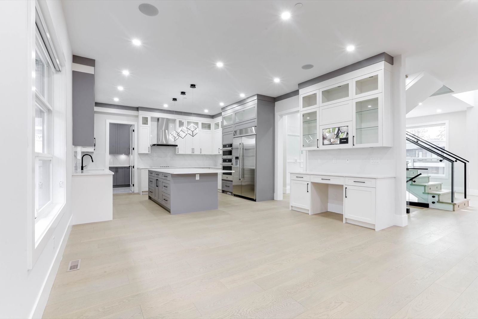 Listing Image 12