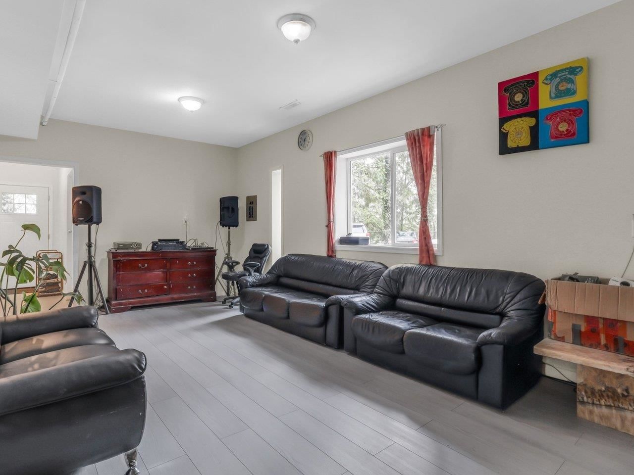 Listing Image 16