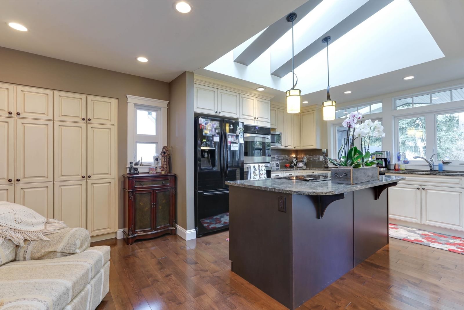 Listing Image 9