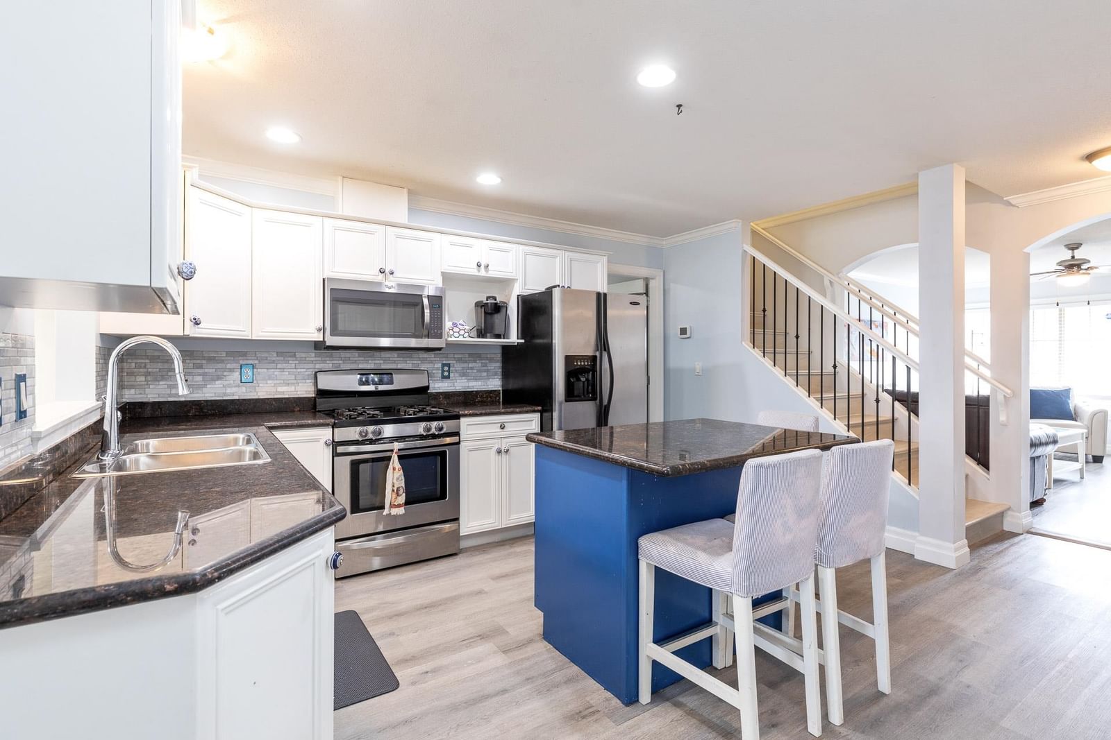 Listing Image 10