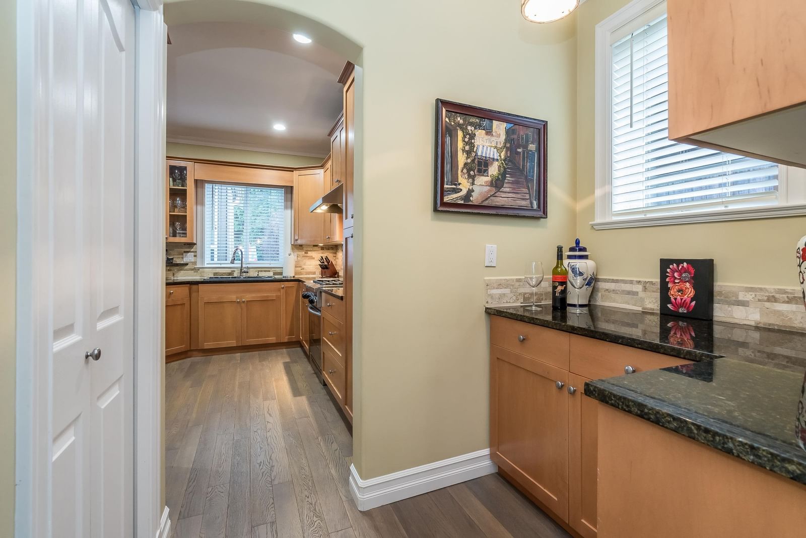 Listing Image 12