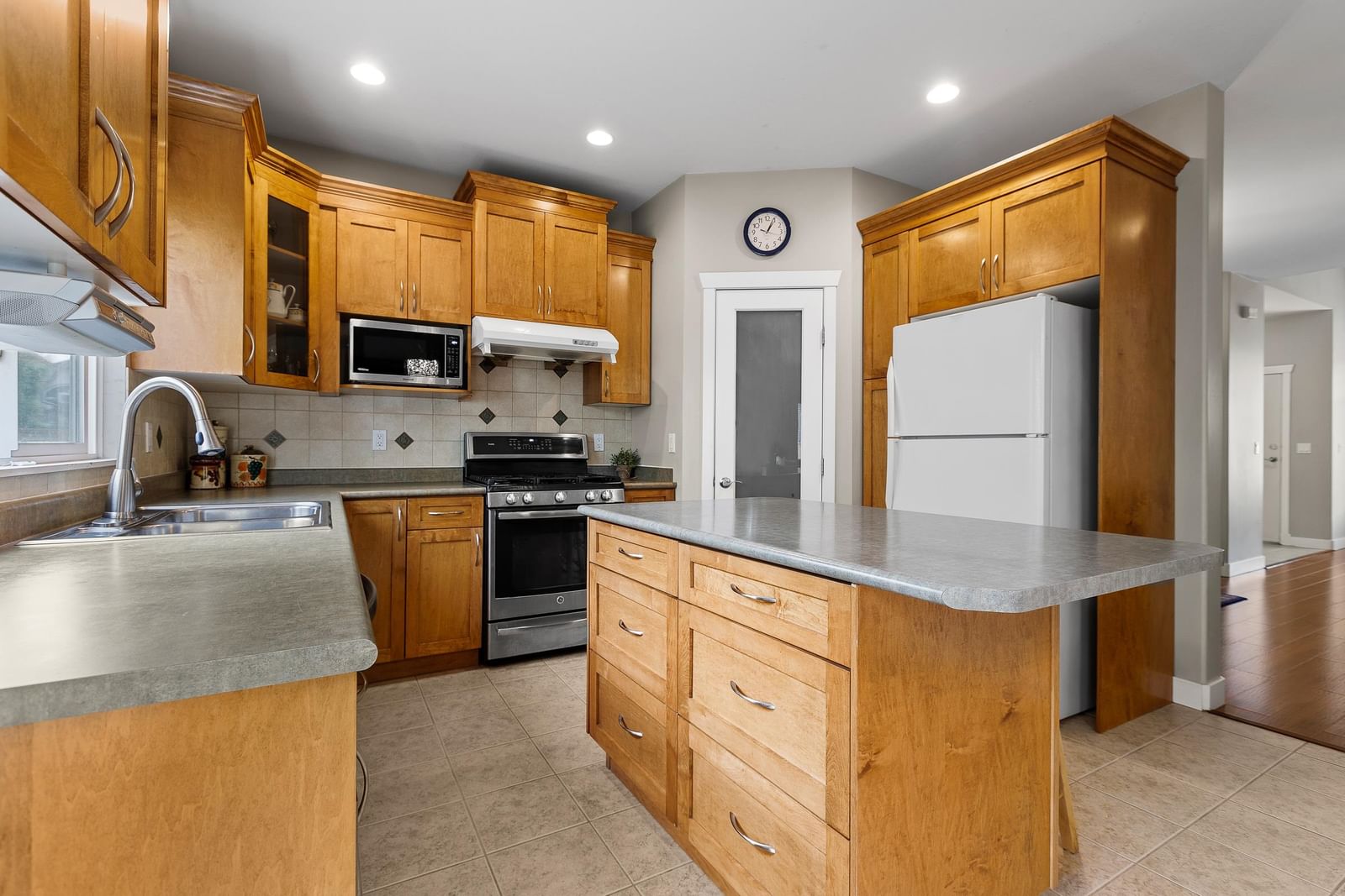Listing Image 9