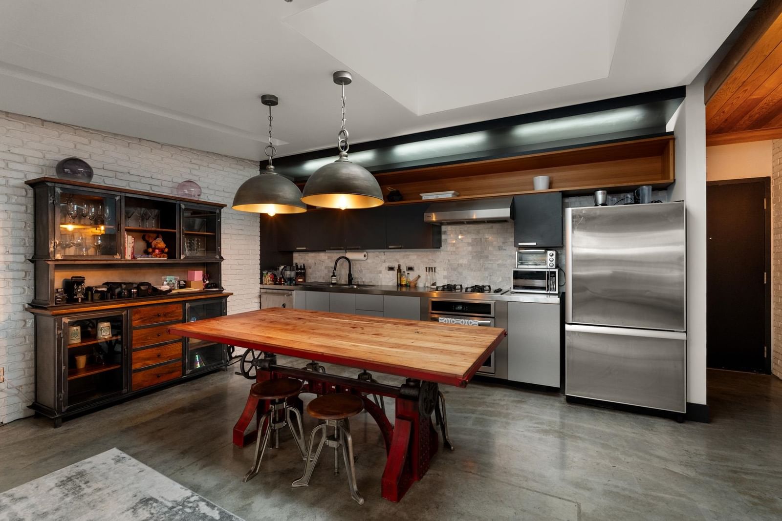 Listing Image 10