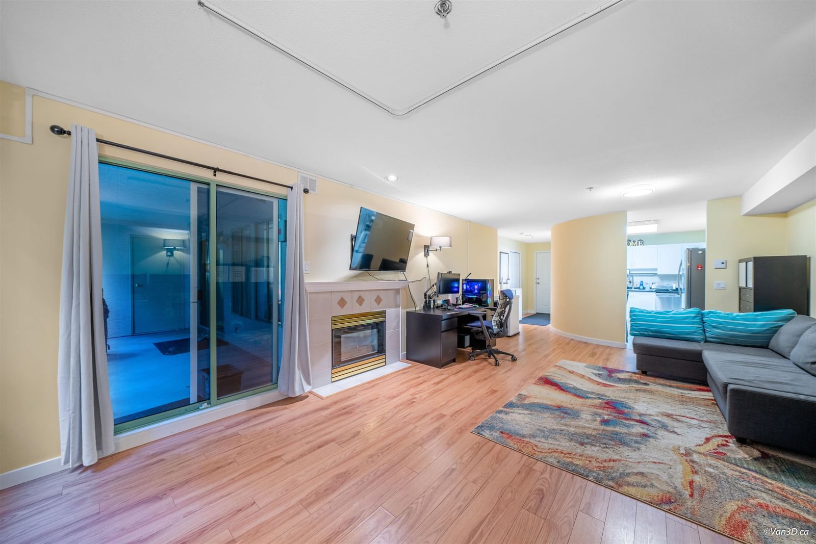 Listing Image 3