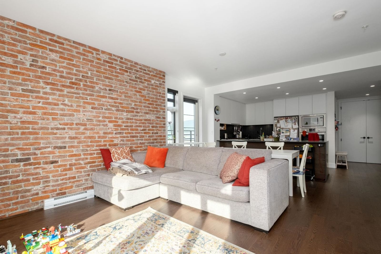 Listing Image 15